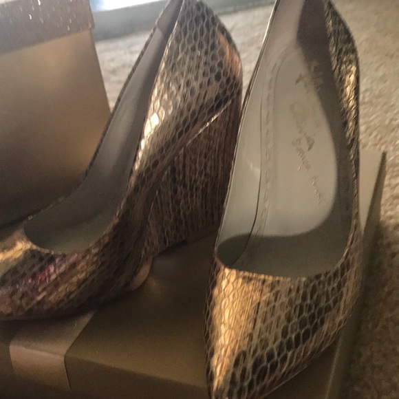 GOLD ALICE AND OLIVIA WEDGES - Picture 6 of 8